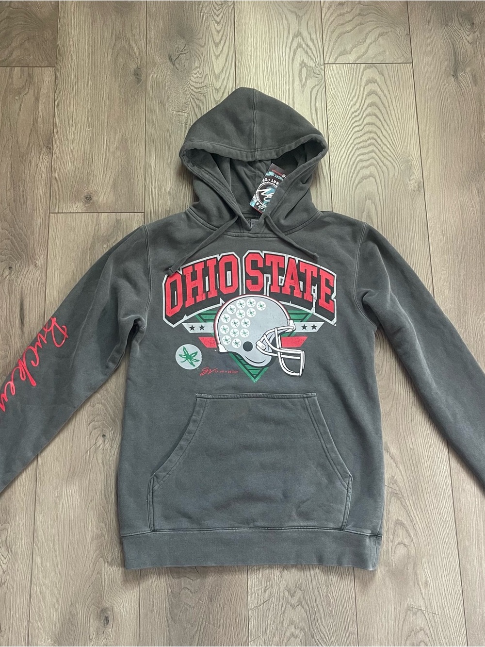 NWT GV Art and Design Ohio State Buckeyes Retro Helmet Adult Small Hoodie